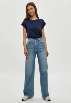 Leti Tee - Black Iris