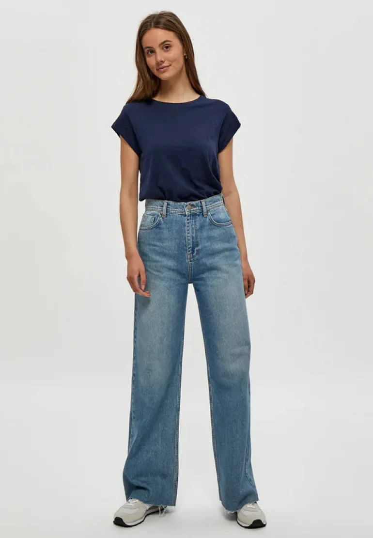 Leti Tee - Black Iris