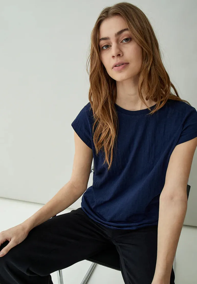 Leti Tee - Black Iris