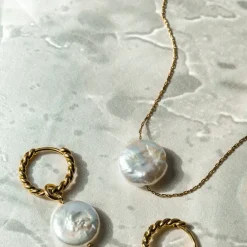 Pearl Collar Necklace