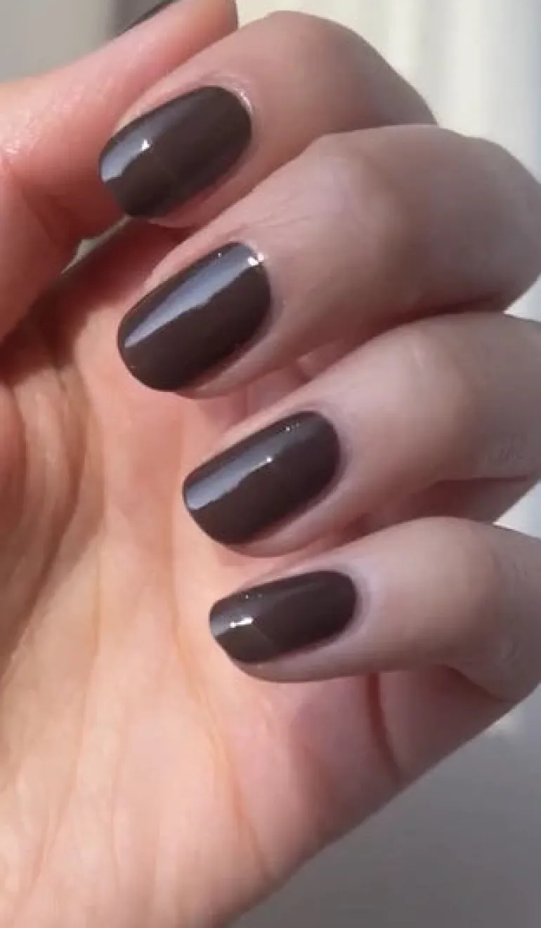 Taupe LA Nail Varnish